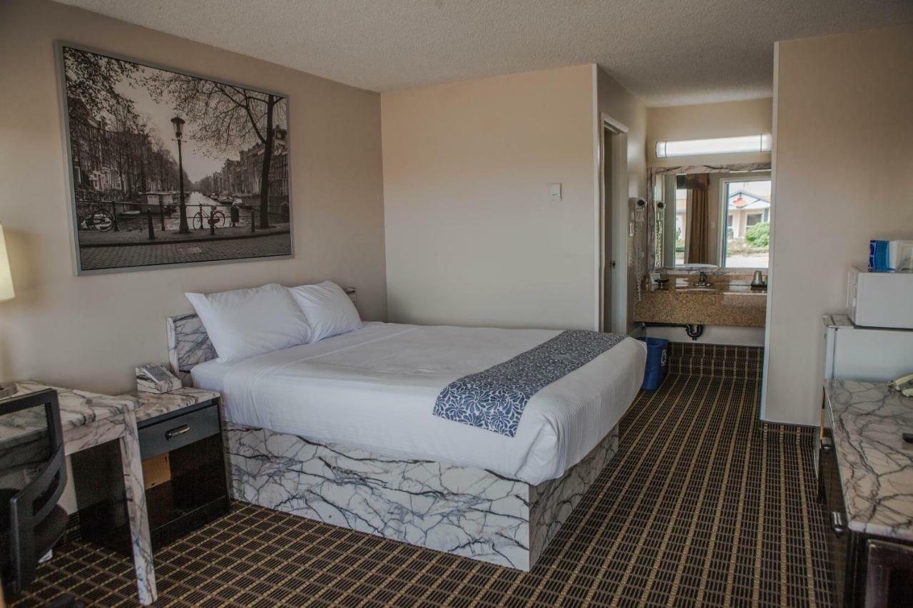Canadian Motel ノース・バトルフォード エクステリア 写真
